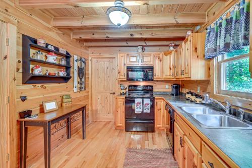 Serene Cabin Less Than 1 Mi to Fairy Stone State Park! in Stuart, USA