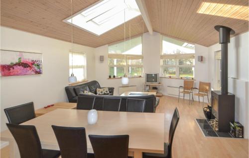  Three-Bedroom Holiday Home In Orsted in Ørsted