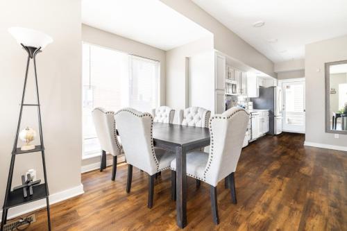 Luxury Downtown Townhome Private Garage Unit 16, Cleveland (photo 7)