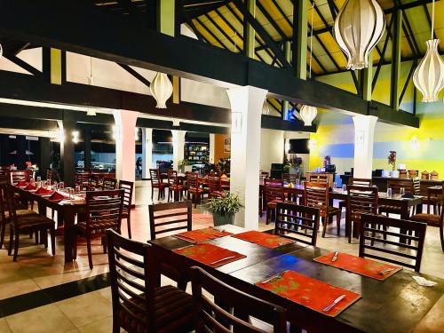 Restaurant, Kamili Beach Villa in Wadduwa