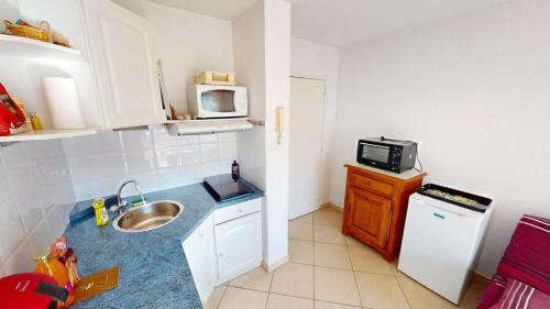 T2 clim avec terrasse et place de parking privative in Balaruc-les-Bains