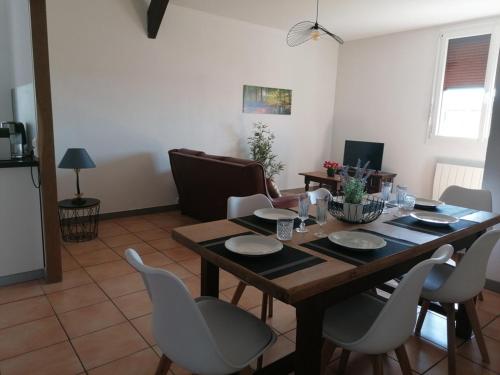 Gîte La Meule 3 chambres 2e étage (Gite La Meule 3 chambres 2e etage) in Poligny