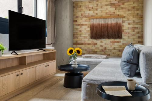 Caliza Roma Residences by Tasman - image 3