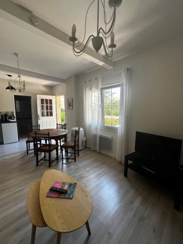 Petite maison mitoyenne, clim, rénovée, calme (Petite maison mitoyenne, clim, renovee, calme) in โอเชี่ยนฟรอนท์