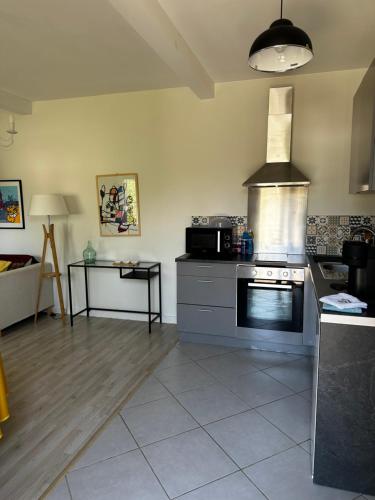 Petite maison mitoyenne, clim, rénovée, calme (Petite maison mitoyenne, clim, renovee, calme) in โอเชี่ยนฟรอนท์