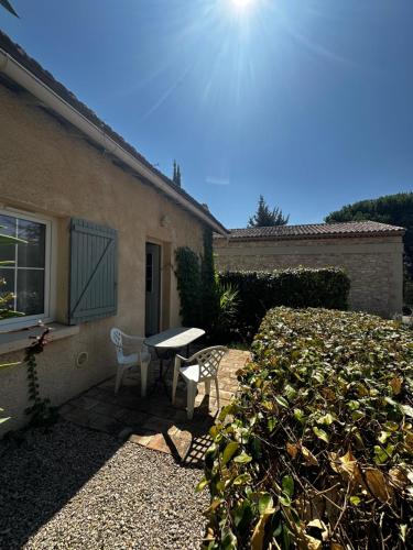 Petite maison mitoyenne, clim, rénovée, calme (Petite maison mitoyenne, clim, renovee, calme) in โอเชี่ยนฟรอนท์