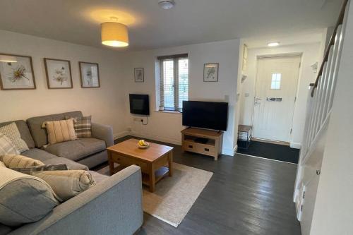 Cosy Cotswolds Cottage - Tap to explore photos