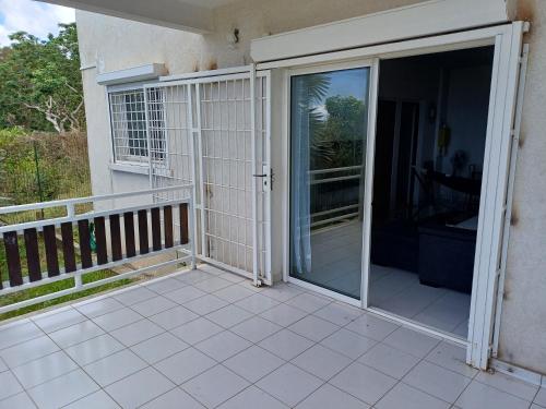 Chez Madani, 5 min de la plage, vue sur océan et entièrement climatisé (Chez Madani, 5 min de la plage, vue sur ocean et entierement climatise) in 보우에니