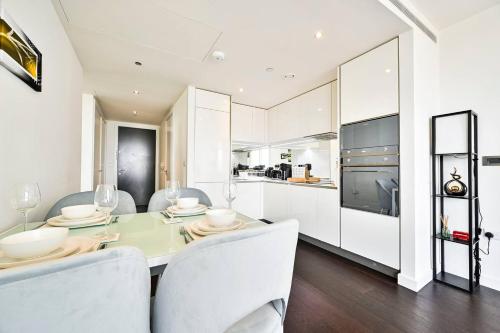 Luxury High-Rise 21st Floor 2 Bedroom 2 Bath Flat, Londra (foto 9)