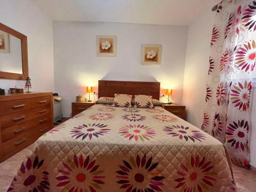 Almerimar Amplio Apartamento de 3 Habitaciones con Piscina, pista de padel, futbol y Garaje Cubierto para 2 Coches en Altas Entinas