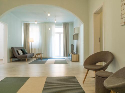 Spacious & Quiet - City Center - 2BR Apartment 4