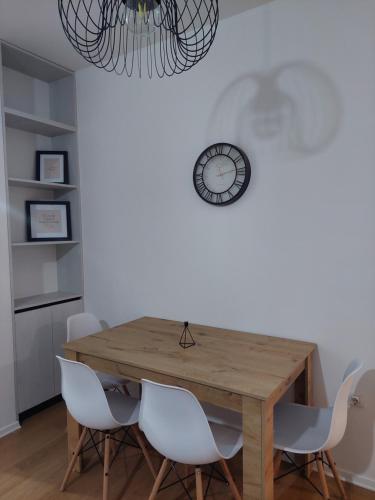 One-Bedroom Premium Apartment image 4