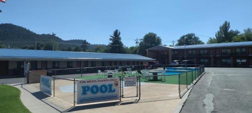 Swimming pool, Hills Inn in Hot Springs (SD)