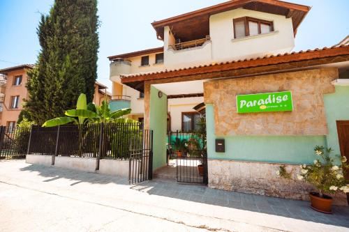 Ieeja, Paradise Chernomorets in Černomoretsa