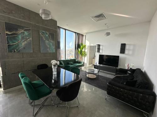 Elegant 2 bedroom apt Sinpas queen gym pools, Istanbul