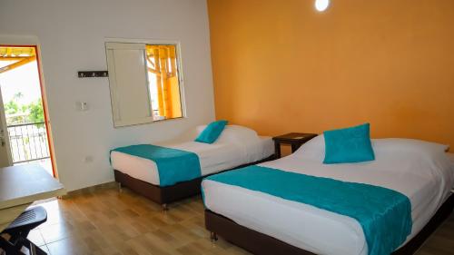 1 double bed, 1 twin bed