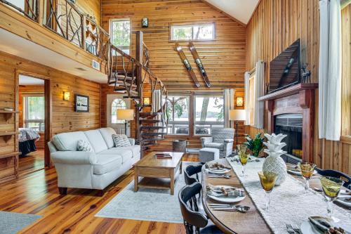 Waterfront Lake Murray Home with Private Boat Dock in Lake Murray Shores, USA