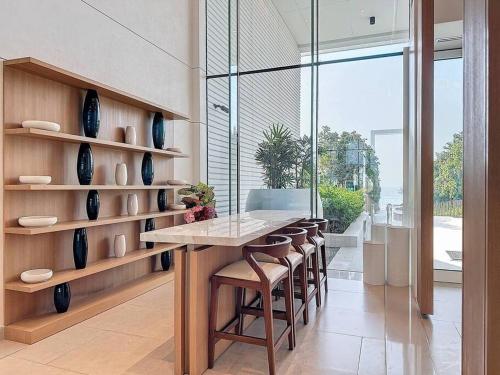 La Vie JBR Gorgeous One Bedroom Beach Access Panoramic Pool, Дубай (фото 3)