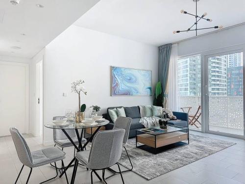 La Vie JBR Gorgeous One Bedroom Beach Access Panoramic Pool, Дубай (фото 5)