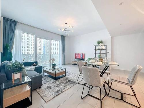 La Vie JBR Gorgeous One Bedroom Beach Access Panoramic Pool, Дубай (фото 7)