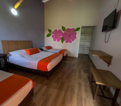 1 double bed, 2 twin beds