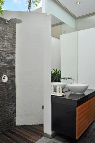 Three-Bedroom Villa with Private Pool image 3