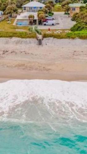 Surfcaster in Melbourne Beach, USA