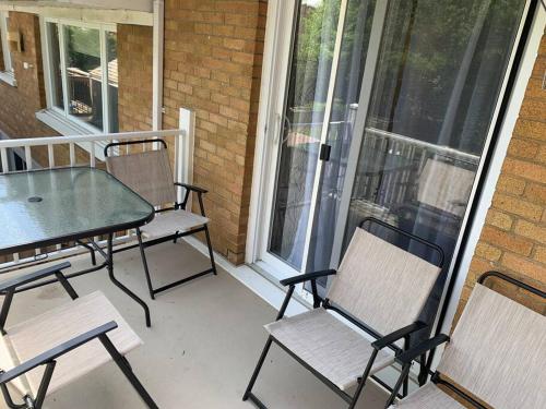 Apartment with a Balcony and Free Parking in Saint-Hyacinthe
