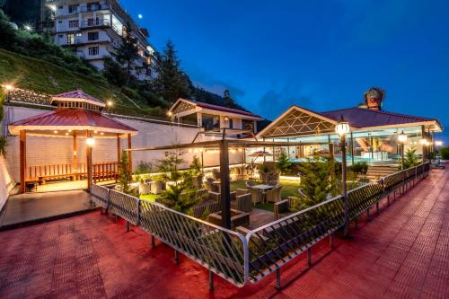 Úszómedence, Fortune Khajjiar - Member ITC Hotels' Group in Khajjair