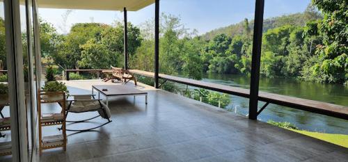 Takraw Rim Kwae in Chong Sadao