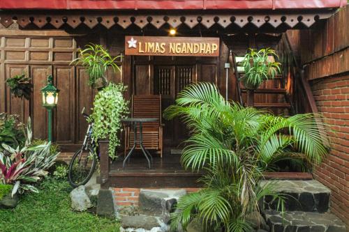 Cokro Hinggil - Traditional View - Yogyakarta