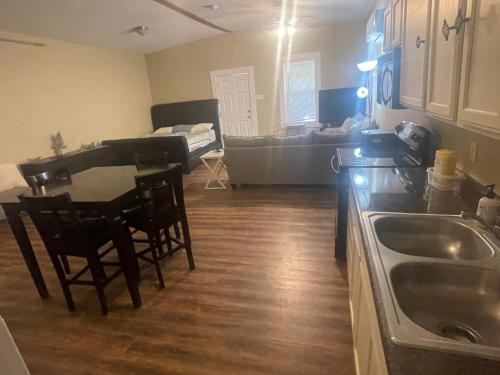 Waco Charm A Petite Guesthouse Getaway in Bosqueville