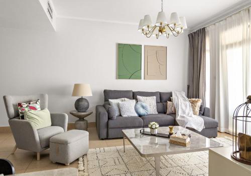 5 Min Walk to Burj Khalifa 2BHK Luxury Downtown Burj Haven, Dubaj (zdjęcie 2)