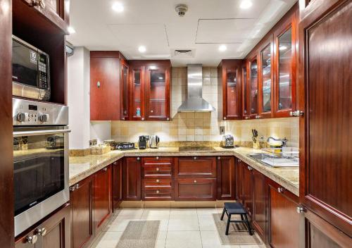 5 Min Walk to Burj Khalifa 2BHK Luxury Downtown Burj Haven, Dubaj (zdjęcie 9)