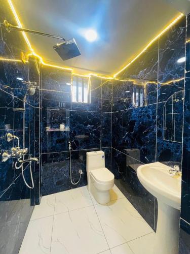 샤워실, Guru hotel and lodge in 다란