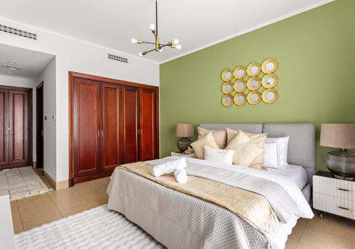 5 Min Walk to Burj Khalifa 2BHK Luxury Downtown Burj Haven, Dubaj (zdjęcie 3)