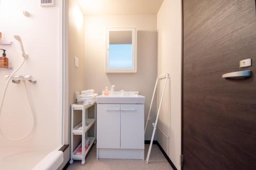 Standard Double Room image 6