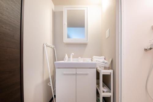 Standard Double Room image 9