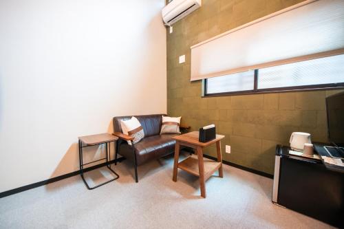 Standard Double Room image 3