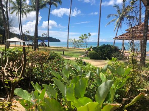 Nang Thong Beach Resort 1