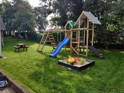 Parc infantil, Stort og dejligt værelse med privat bad in Hornsyld