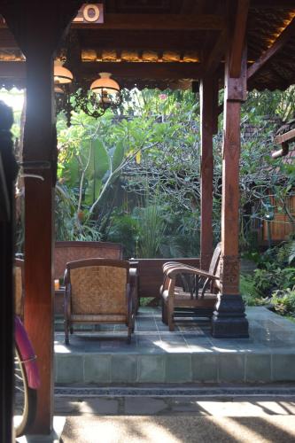 Cokro Hinggil - Traditional View in 普蘭巴南