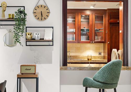 5 Min Walk to Burj Khalifa 2BHK Luxury Downtown Burj Haven, Dubaj (zdjęcie 4)