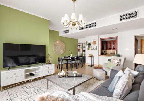 5 Min Walk to Burj Khalifa 2BHK Luxury Downtown Burj Haven, Dubaj (zdjęcie 7)