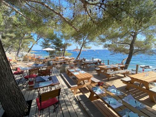 AGAY, Cap Esterel, magnifique vue mer panoramique et Esterel, terrasse, piscines, parking, dernier e in Saint-Raphael