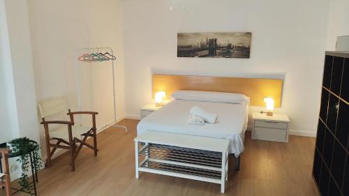 Alojamiento junto Aeropuerto Valencia A in มานิเซส