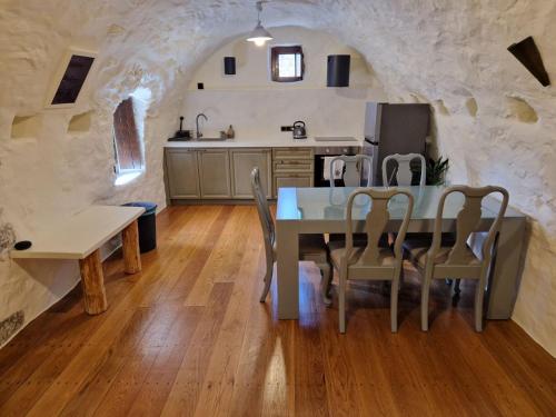 virtuve, Krialianika House in Omales