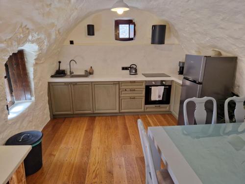virtuve, Krialianika House in Omales