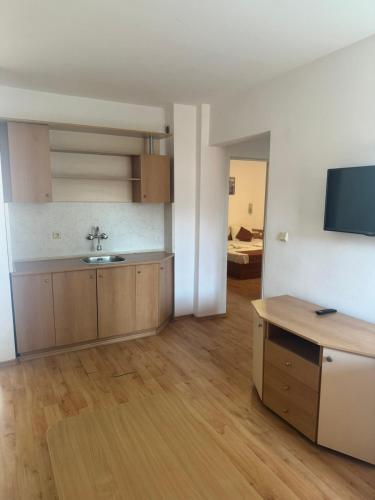 Sun City Hotel – Sunny Beach, WY