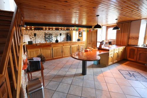 keuken, Villa de luxe, nichée dans les montagnes (Villa de luxe, nichee dans les montagnes) in Lavoine